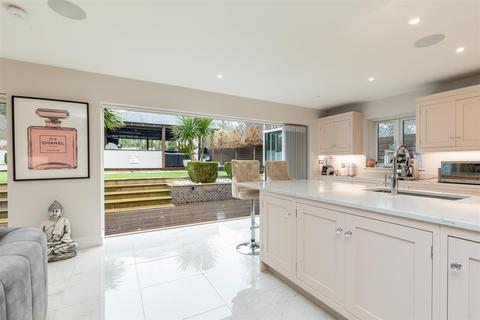 4 Brangwyn Crescent, Brighton, BN1 8XJ
