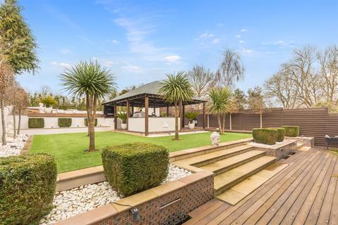 4 Brangwyn Crescent, Brighton, BN1 8XJ