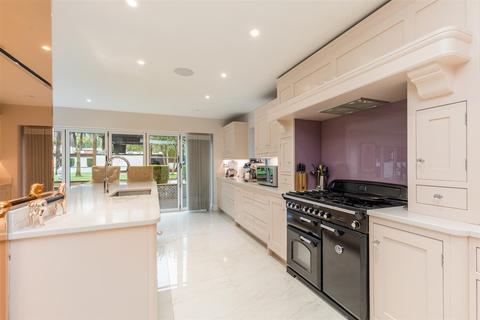 4 Brangwyn Crescent, Brighton, BN1 8XJ