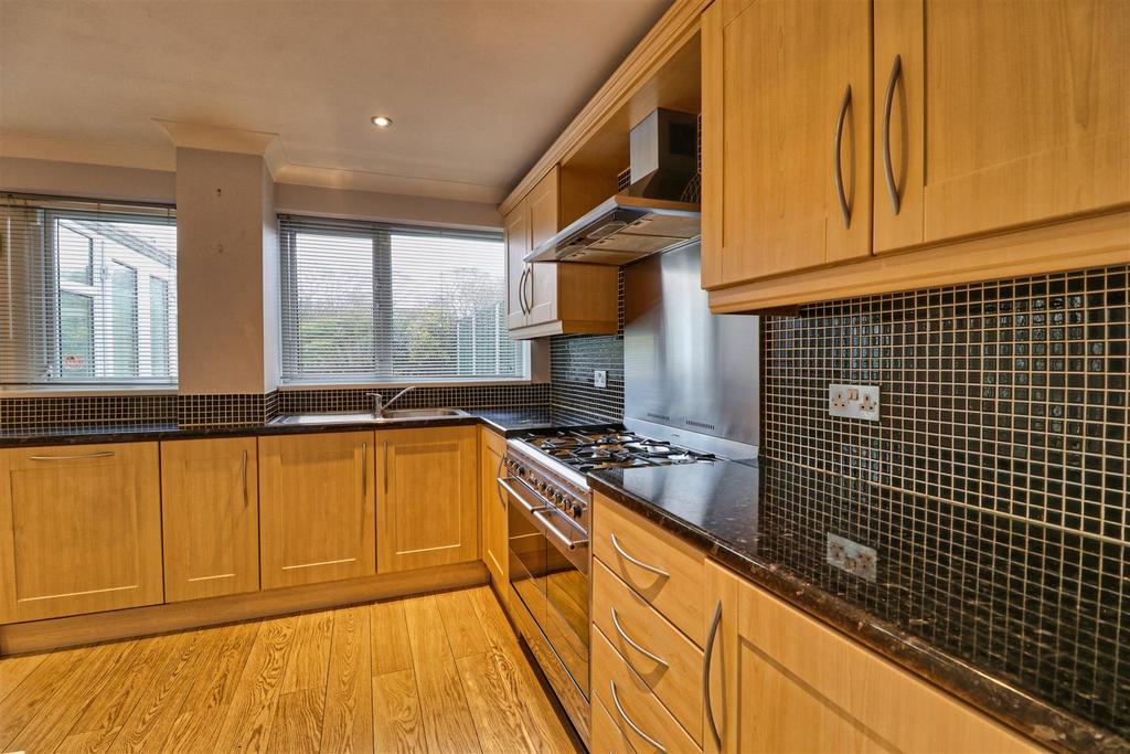 Kitchen area 1.jpg