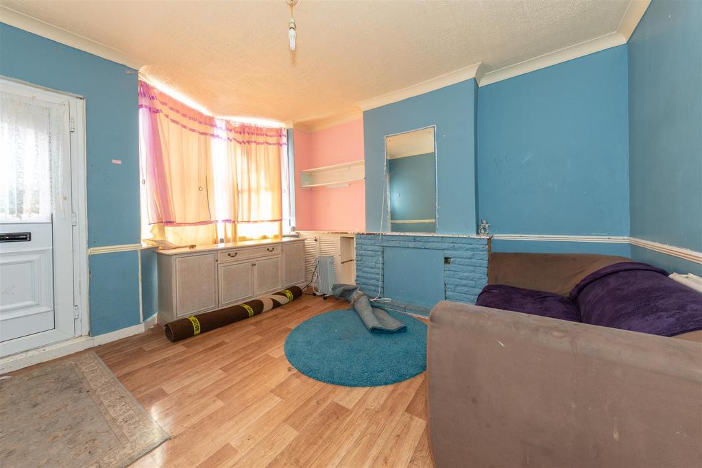 waterlow-road-dunstable-2-bed-terraced-house-for-sale-215-000