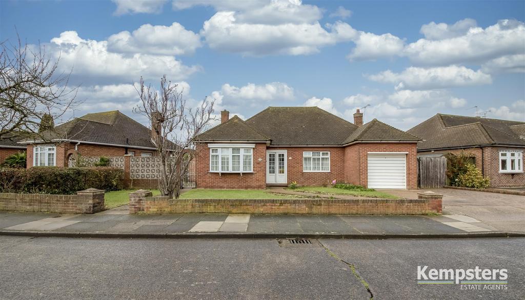 Cherry Walk, Orsett Heath, Grays 3 bed detached bungalow £450,000