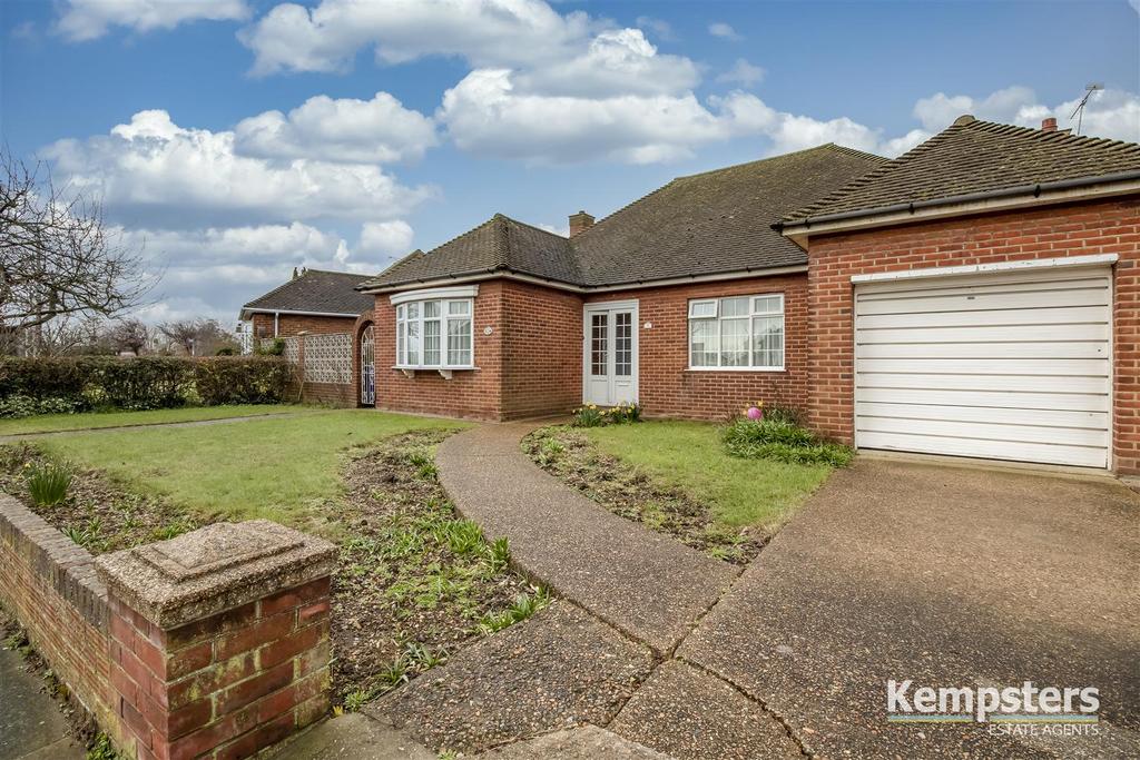 Cherry Walk, Orsett Heath, Grays 3 bed detached bungalow £450,000