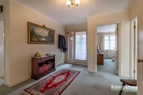 3 Cherry Walk, Grays, RM16 4UN