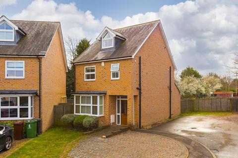 7 Holland Close, Epsom, KT19 8RW