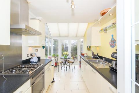 7 Holland Close, Epsom, KT19 8RW