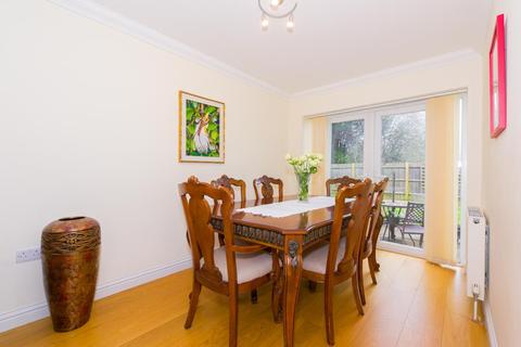 7 Holland Close, Epsom, KT19 8RW
