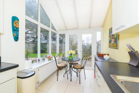 7 Holland Close, Epsom, KT19 8RW