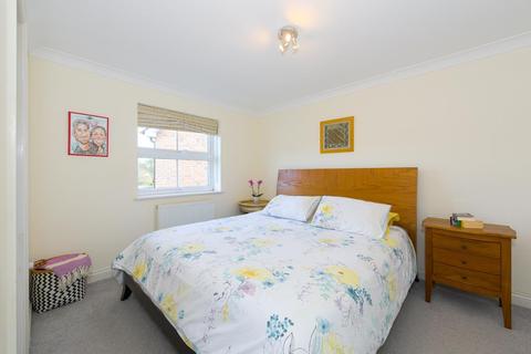 7 Holland Close, Epsom, KT19 8RW