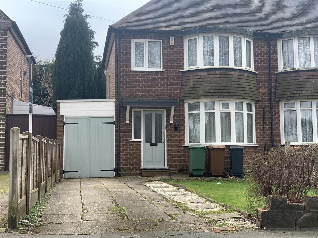 Walstead Road, Walsall 3 bed semidetached house £900 pcm (£208 pw)
