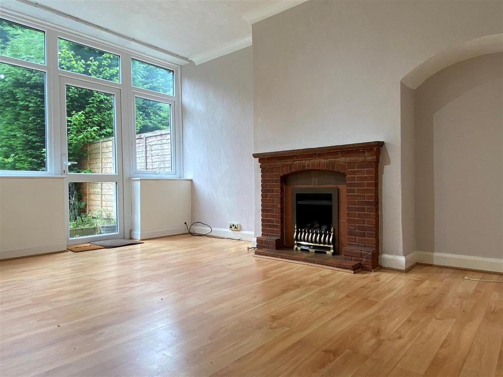 Walstead Road, Walsall 3 bed semidetached house £900 pcm (£208 pw)