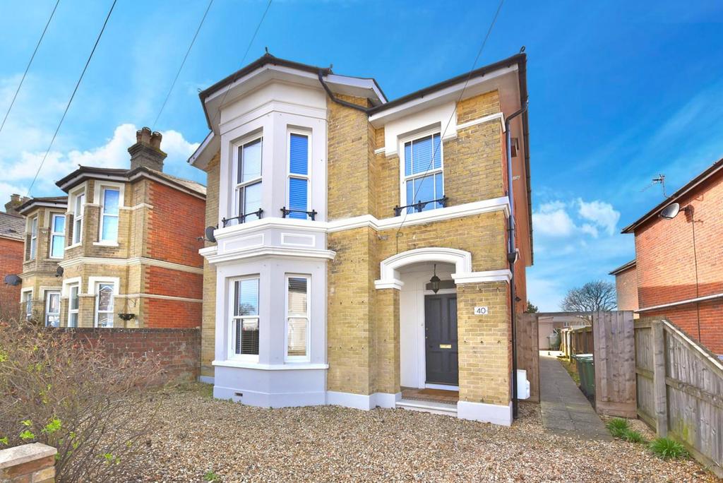 40 Pellhurst Road