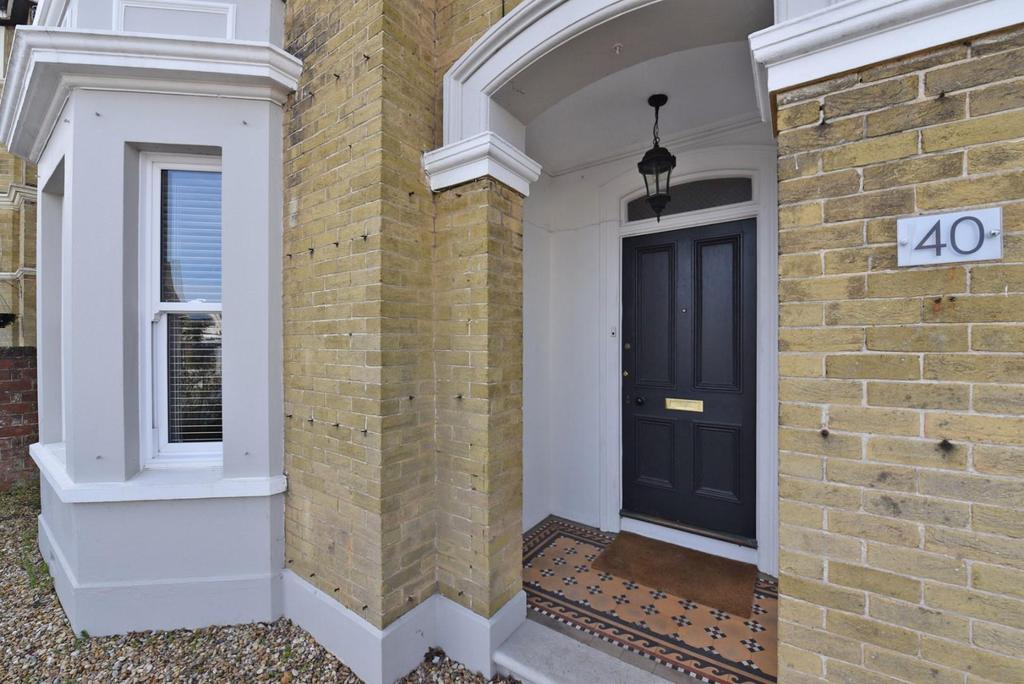 40 Pellhurst Road