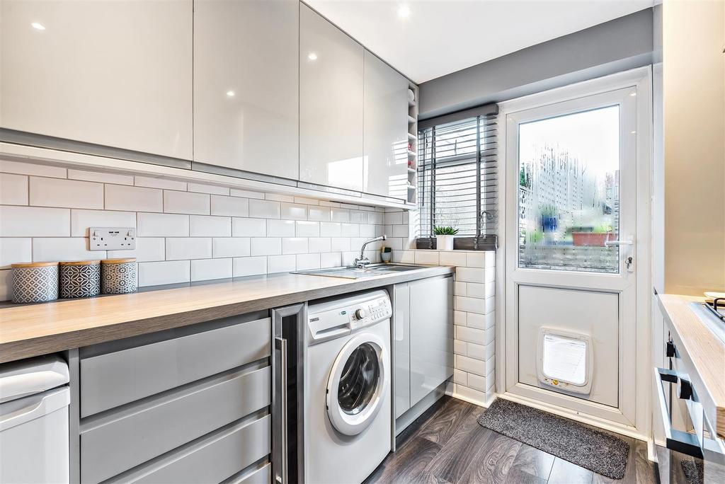 Richington Way, Seaford 3 bed terraced house £309,950