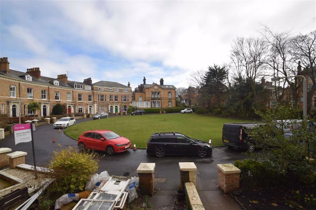 Royal Crescent, Scarborough, North Yorkshire, YO11 7 bed block of