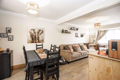 15 Abbotsbury, Westcroft, Milton Keynes, MK4 4EY