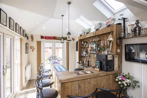 15 Abbotsbury, Westcroft, Milton Keynes, MK4 4EY