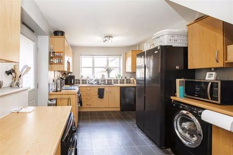 15 Abbotsbury, Westcroft, Milton Keynes, MK4 4EY