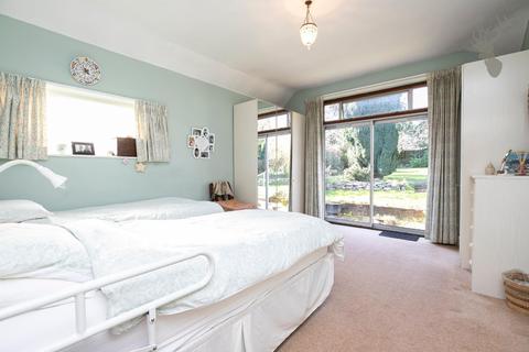 57 Forest Drive, Theydon Bois, Epping, CM16 7HB