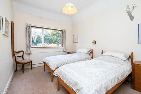 57 Forest Drive, Theydon Bois, Epping, CM16 7HB