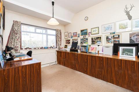 57 Forest Drive, Theydon Bois, Epping, CM16 7HB