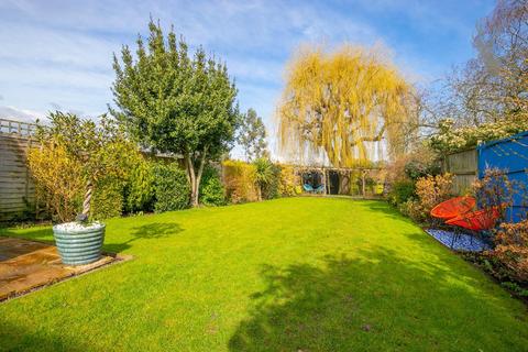 8 Harewood Hill, Theydon Bois, Epping, CM16 7EA