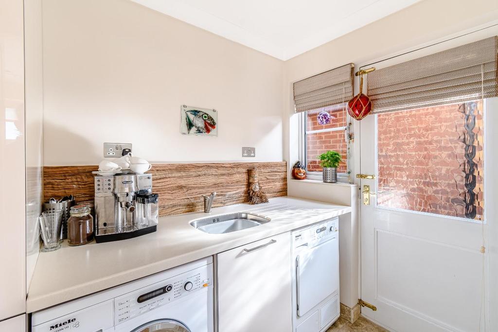 8441907-interior13.jpg