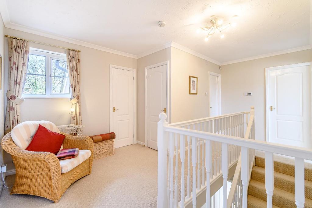 8441907-interior25.jpg