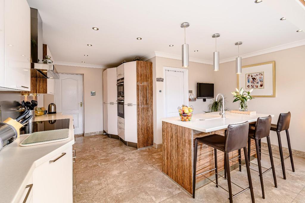 8441907-interior19.jpg