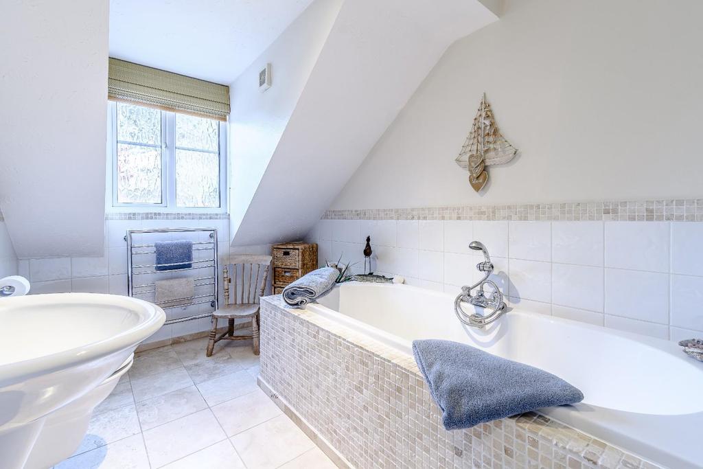 8441907-interior37.jpg