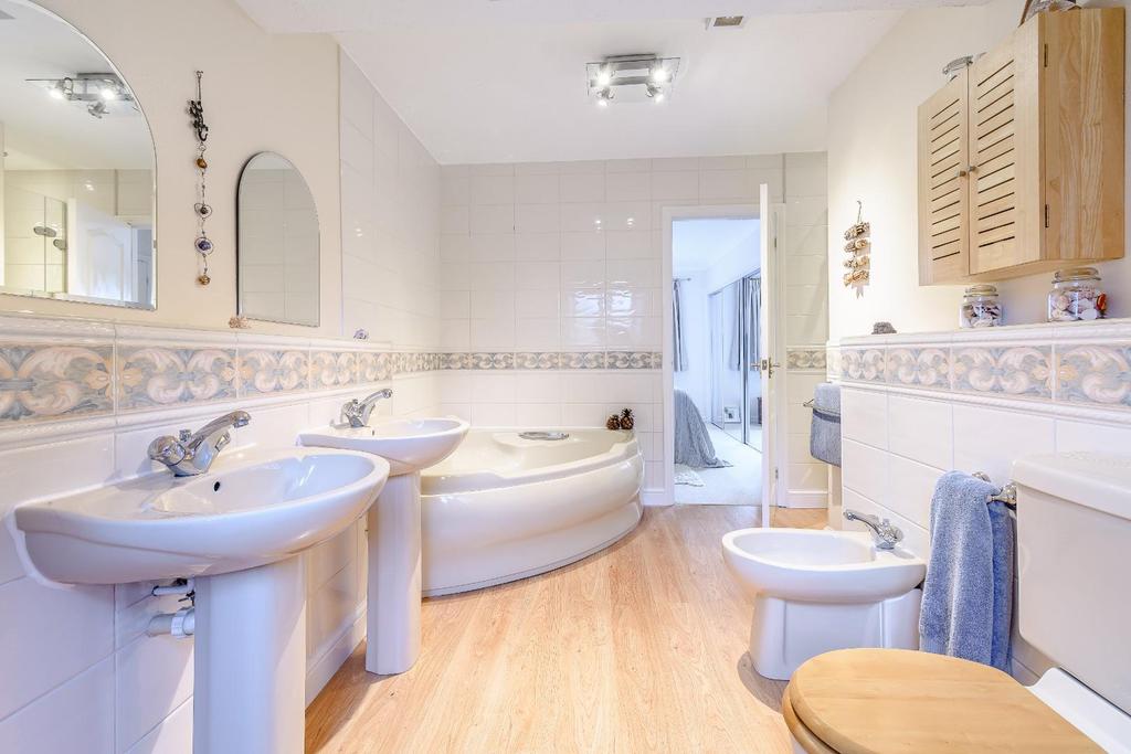 8441907-interior39.jpg