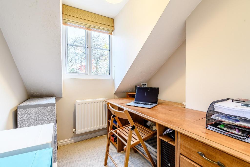 8441907-interior34.jpg