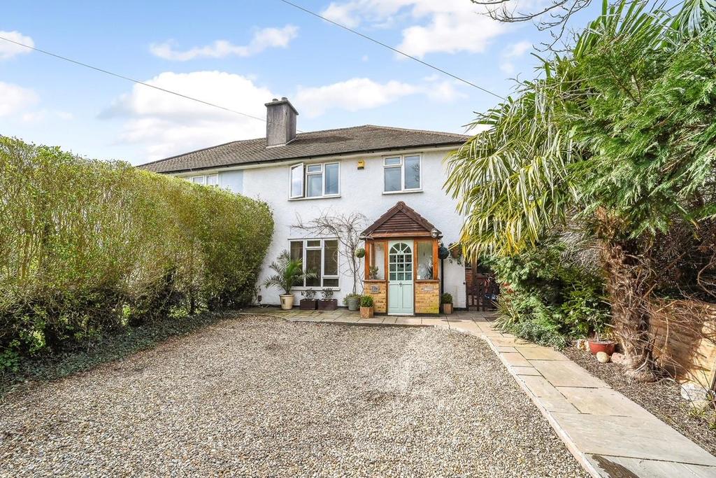 Uxbridge Road, Hampton Hill 3 bed semidetached house £749,950