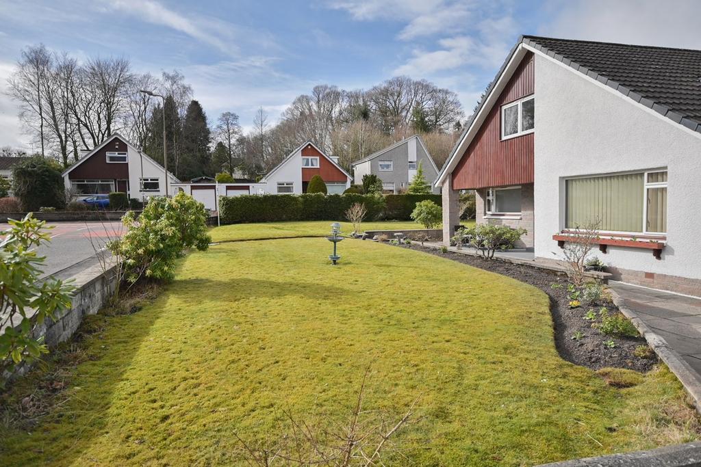 Newton Crescent, Dunblane, FK15 5 bed detached house £455,000