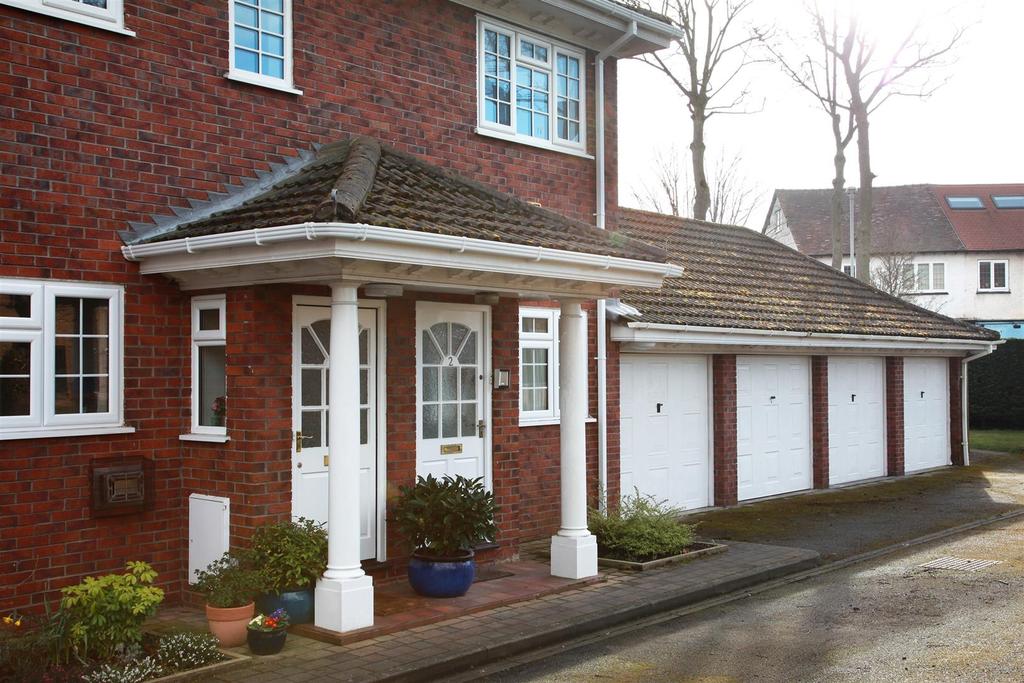 Victoria Road, Formby, Liverpool 2 bed apartment £250,000