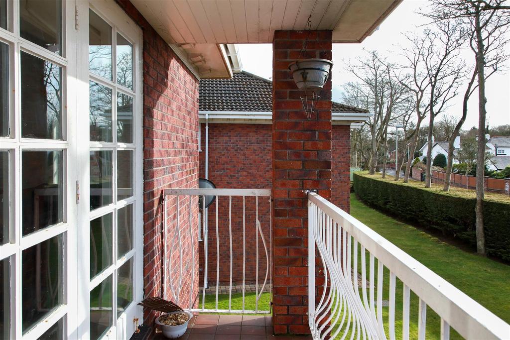 Victoria Road, Formby, Liverpool 2 bed apartment £250,000