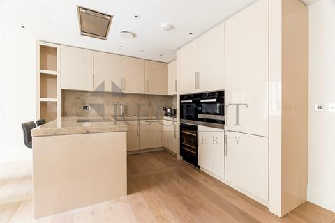 3 bedroom apartment to rent, 3 Gladstone House, WC2R