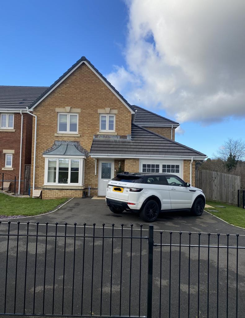 Monmouth Castle Drive, Newport, NP20 3 bed detached house £300,000