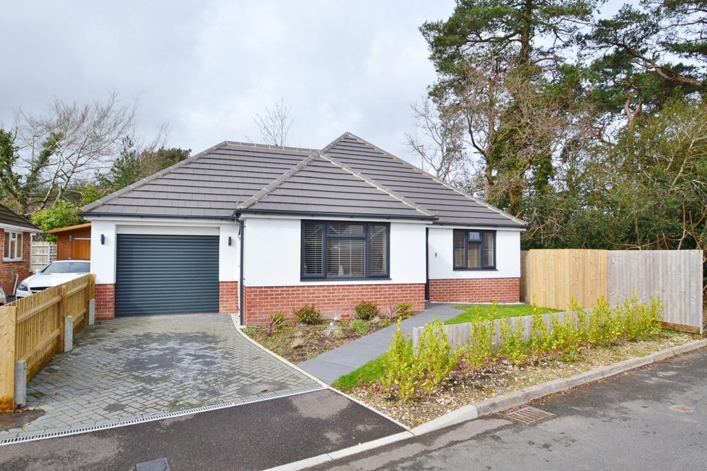 Ferndown 2 bed bungalow for sale £385,000