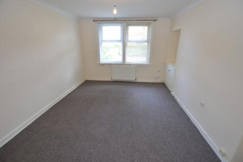 2 bedroom flat to rent, Beatty Crescent, Kirkcaldy, KY1