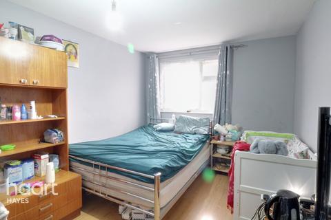40 Woolacombe Way, Hayes, UB3 4EU