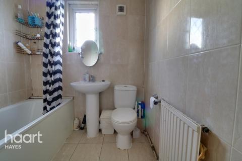 40 Woolacombe Way, Hayes, UB3 4EU