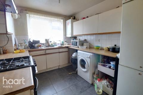40 Woolacombe Way, Hayes, UB3 4EU