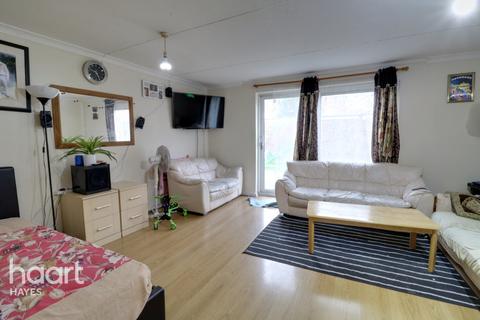 40 Woolacombe Way, Hayes, UB3 4EU