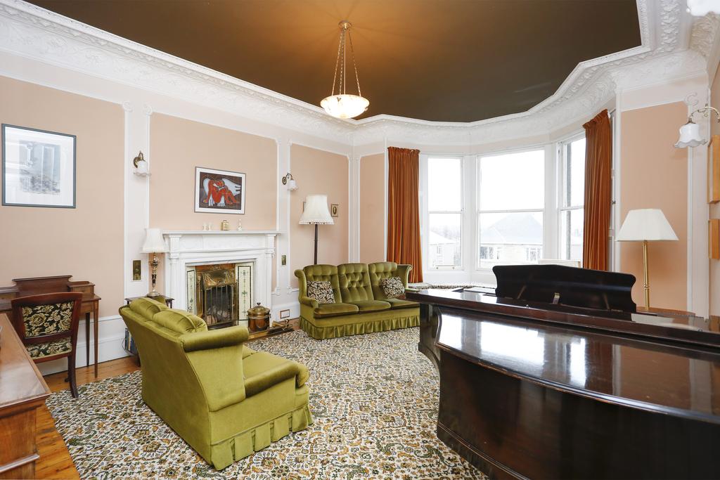 Drawing Room/Double Bedroom 1