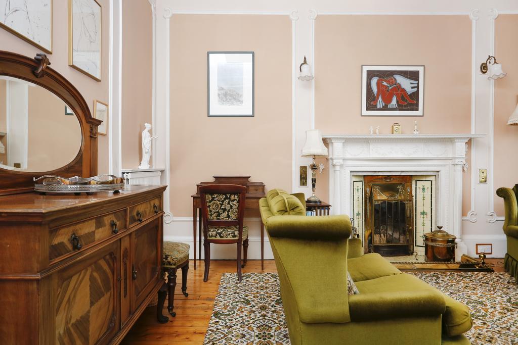 Drawing Room/Double Bedroom 1