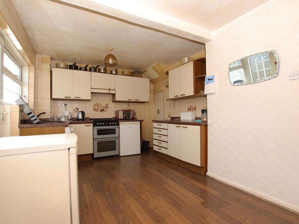 Parklands Road, Tonyrefail CF39 8PT 3 bed semidetached house £185,000