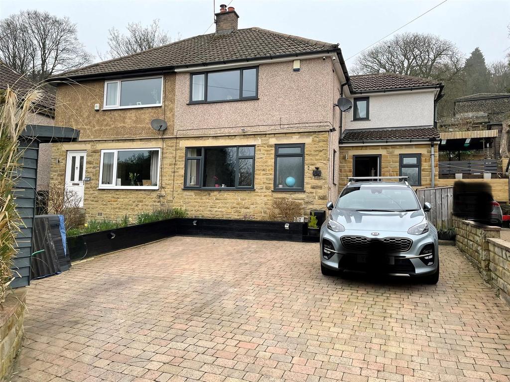 Meadow Drive, Wheatley, Halifax, HX3 3 bed semidetached house £900