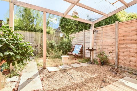 34 Willmore End, London, SW19 3DF