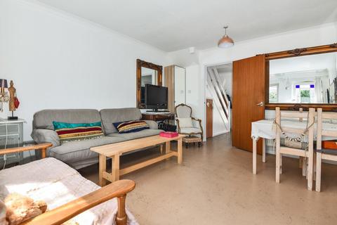 34 Willmore End, London, SW19 3DF
